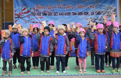 Công đoàn Tổng Công ty Hóa chất và Dịch vụ Dầu khí phối hợp cùng Công đoàn Dầu khí Việt Nam; Công đoàn Biển đông POC mang Tết đến cho người dân nghèo vùng cao Tây Bắc