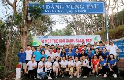 Người lao động PVChem tham gia leo núi, làm sạch môi trường “Vì một thế giới xanh, sạch, đẹp”